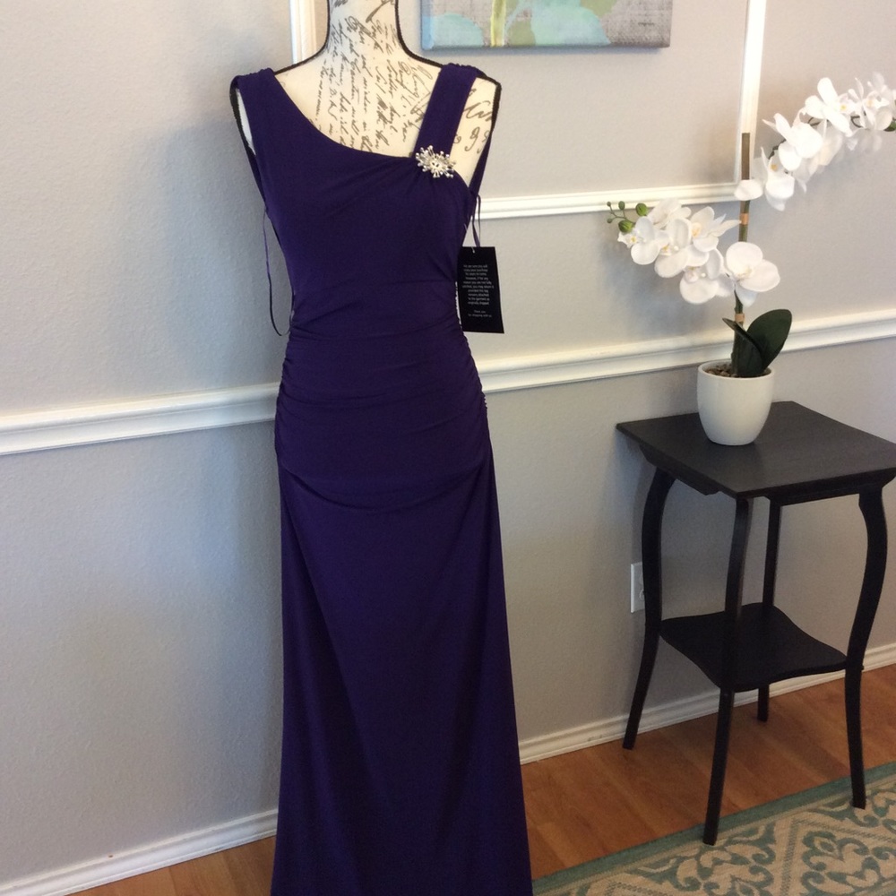 🥂🌷 NWT Floor length Amethyst formal dress 🥂🌷